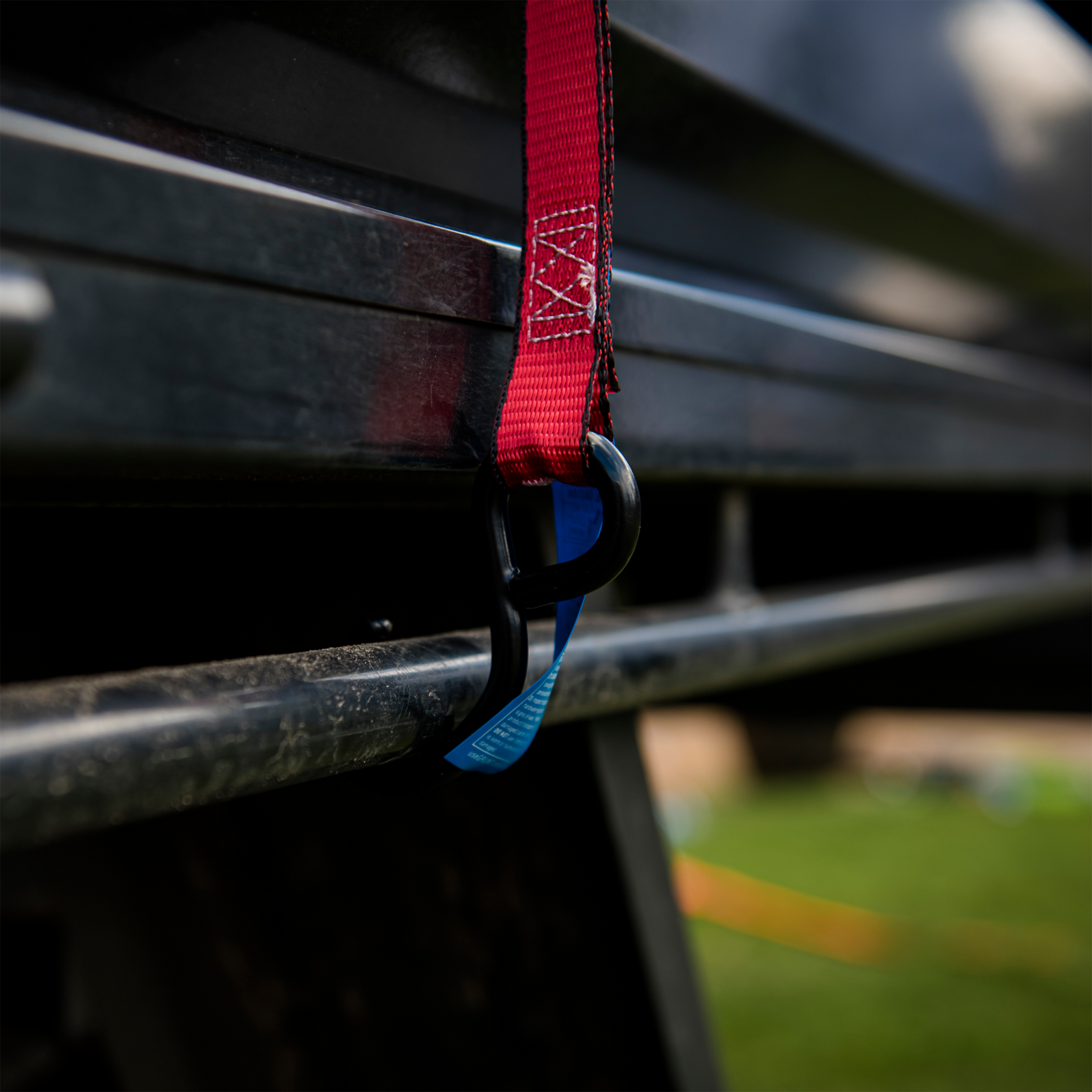 GRUNT 25mm x 3.5m Black Retractable Ratchet Tie Down 2-Pack – self-retracting ratchet straps for tangle-free load securing on trailers and utes. Auto-rewind for easy storage and deployment. Available at Bunnings AU and NZ.
