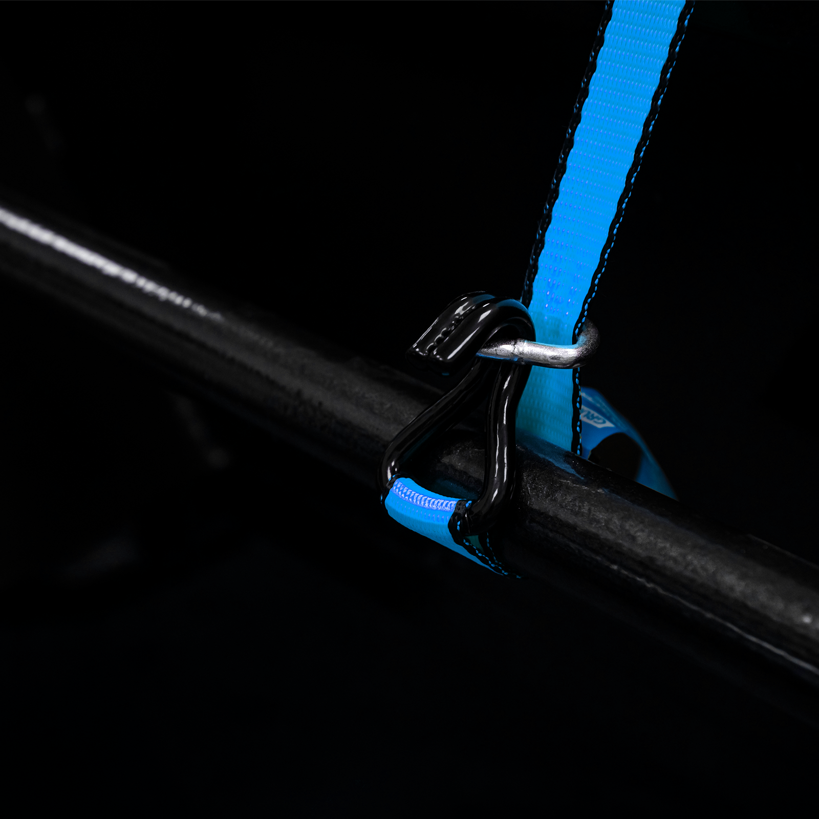 GRUNT 25mm x 6m Blue Ratchet Tie Down Strap 2-Pack – long-reach ratchet straps for securing furniture, equipment, and medium cargo. Reliable locking ratchet for trailer and ute transport. Available at Bunnings AU and NZ.