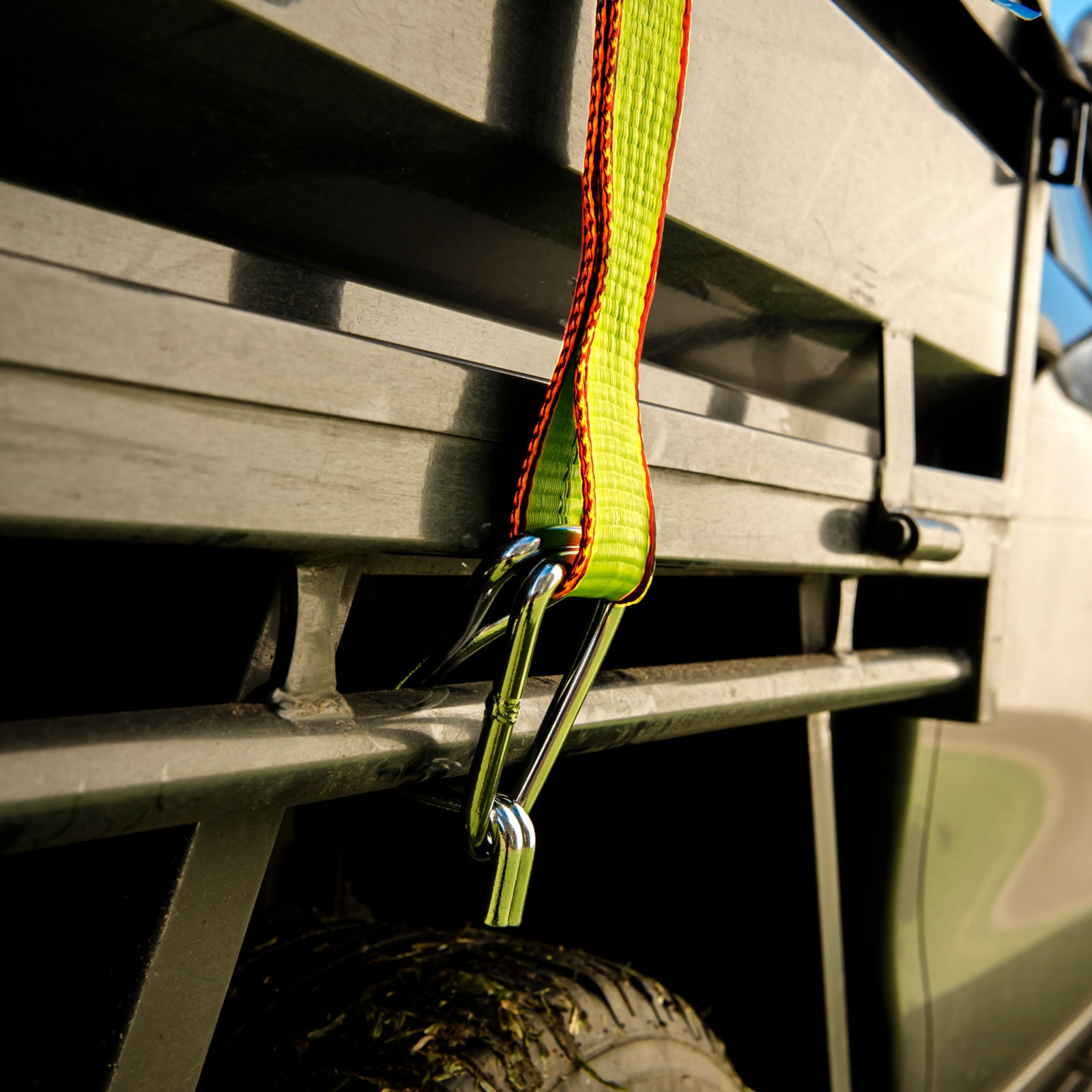 GRUNT Ezi-Load 35mm x 5m Green Ratchet Tie Down 2-Pack – mid-width Ezi-Load ratchet straps for easy single-hand use when securing motorcycles and medium cargo on trailers. Available at Bunnings NZ.