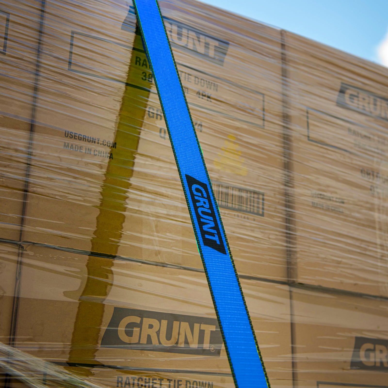 GRUNT 38mm x 6m Blue Ratchet Tie Down 2-Pack – strong mid-width ratchet straps for securing furniture, appliances, and equipment during transport. Reliable hook-and-ratchet system. Available at Bunnings AU and NZ.