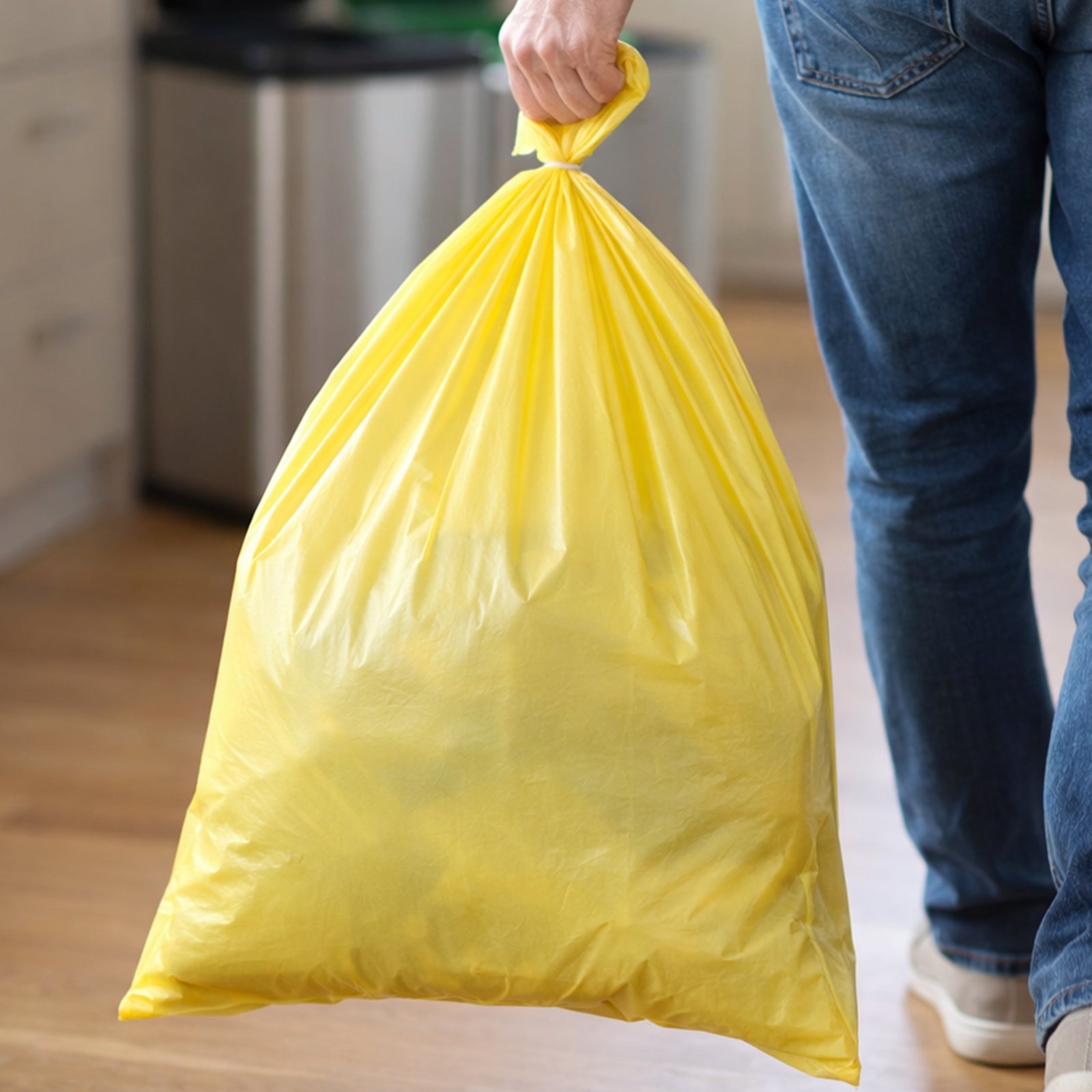 GRUNT 34L Yellow Large Lemon Scented Kitchen Tidy Bags 50-Pack – large fresh-scented kitchen bin liners for 34L bins. Odour-controlling lemon fragrance for daily household waste management. Available at Bunnings AU.
