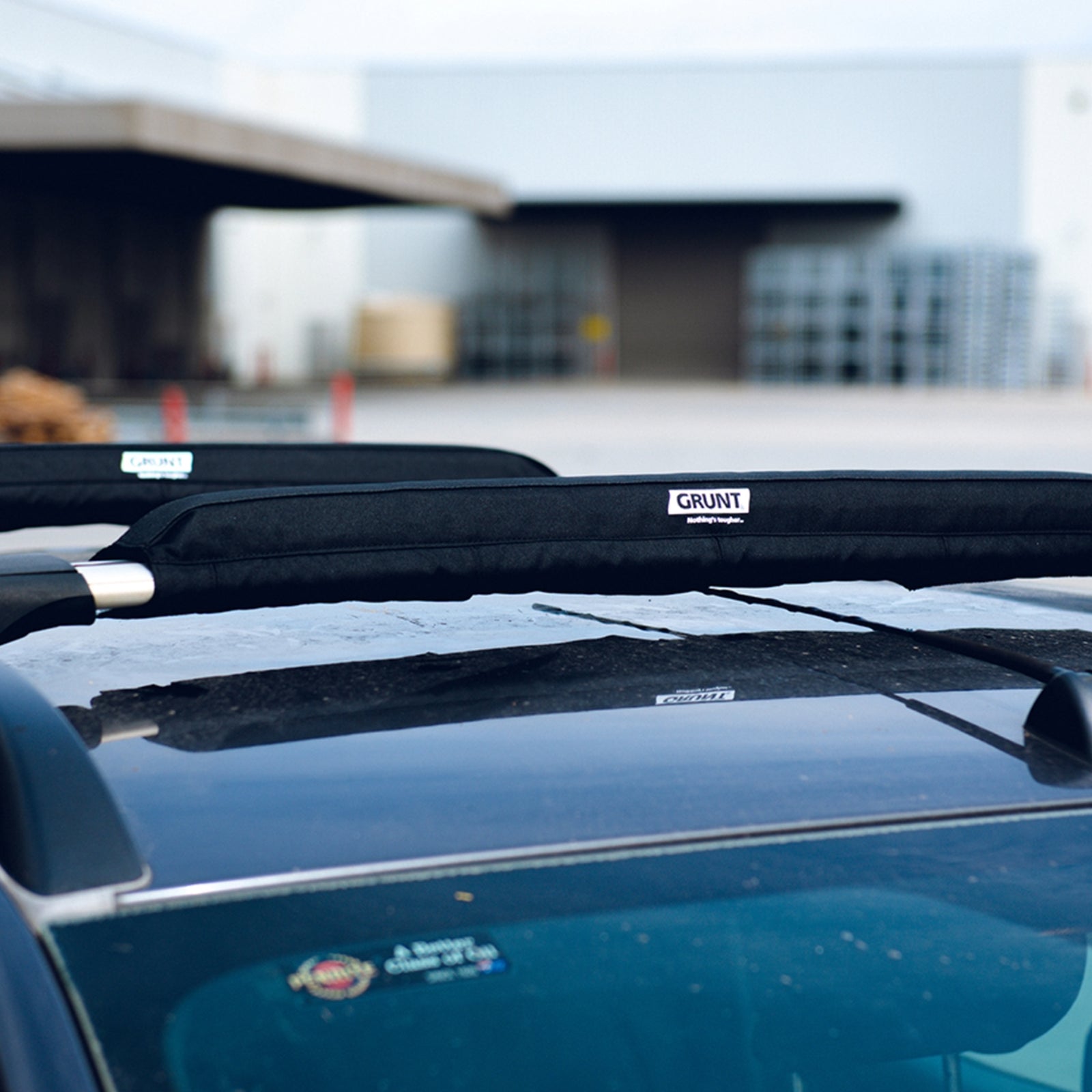 GRUNT 800mm Large Black Cargo Protector – extra-long padded edge protector for tie-down straps on large cargo items. Prevents strap abrasion and protects load surfaces during heavy transport. Available at Bunnings AU and NZ.