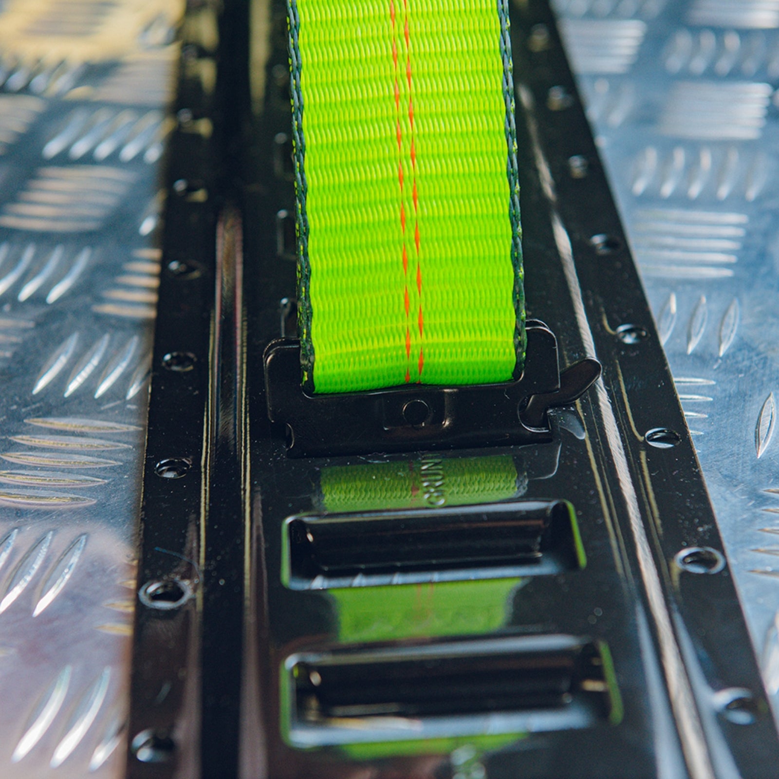 Grunt 600mm Black E-Track Horizontal